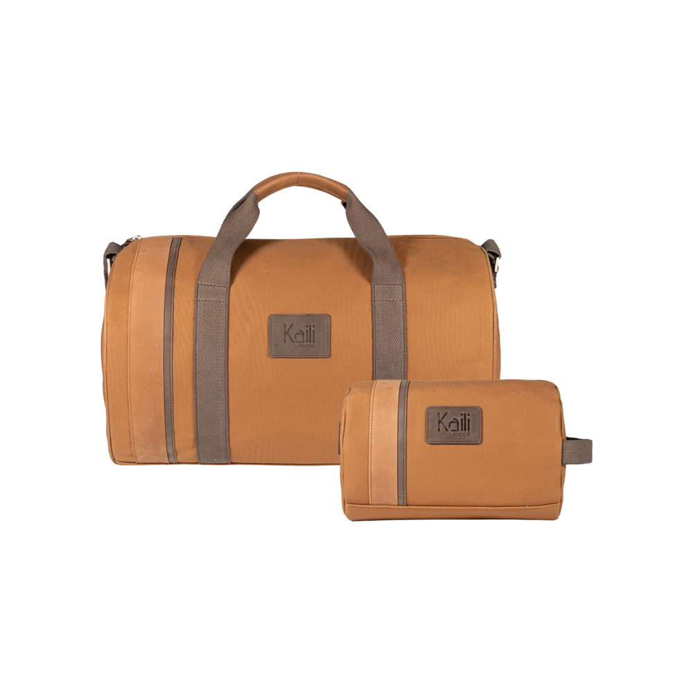 K2005UB | Beauty Case in Canvas 100% Cotone/Vera Pelle pieno fiore, Naked. Colore Cuoio. Maniglia laterale. Chiusura con lampo. Dimensioni: cm 25 x 15 x 17. Confezione: Sacchetto in Tnt